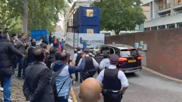 লন্ডনে বাংলাদেশ হাইকমিশনের খালি গাড়ি লক্ষ্য করে ডিম নিক্ষেপ