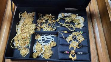 হাসিনার স্বর্ণ.jpeg