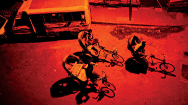 রিকশাচালকের চোখে ঢাকা