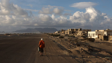 দীর্ঘদিনের গৃহযুদ্ধে বিধ্বস্ত ইয়েমেনের এডেন শহর। ফাইল ছবি: রয়টার্স