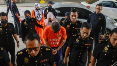 দুই স্ত্রীসহ মালয়েশিয়ার সাবেক সেনপ্রধান হাফিজউদ্দিনকে আদালতে হাজির করা হচ্ছে। ছবি: স্টার মালয়েশিয়া