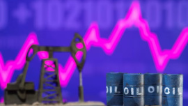 তেলের দাম বেড়েছে। ছবি: রয়টার্স