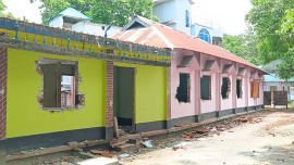 আলফাডাঙ্গায় কলেজশিক্ষার্থী হত্যা: প্রতিপক্ষের বাড়িতে হামলা, ভাঙচুর ও লুটপাট