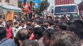 নরসিংদীতে বিদ্যুৎ অফিস ঘেরাও