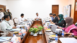 মেয়েদের পাশাপাশি ছেলেদের জন্যও মেধা ও যোগ্যতার ভিত্তিতে উপবৃত্তি দেওয়ার বিষয়ে বৈঠকে আলোচনা হয়।