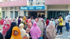  পীরগাছা থানার সামনে বিক্ষোভ। ছবি: সংগৃহীত