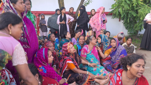 পলাশ জলদাসের স্বজনদের আহাজারি। ছবি: স্টার 