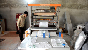 আমলাতান্ত্রিক জটিলতায় আটকে আছে পচনশীল ব্যাগের উৎপাদন