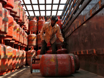 lpg_cylinder_india_reuters.jpg