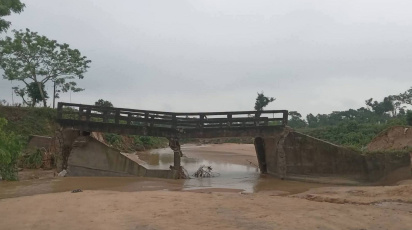 ধসে পড়া সেতু