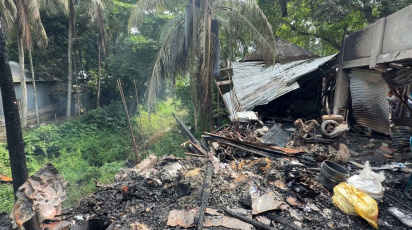 পুড়ে যাওয়া দোকান