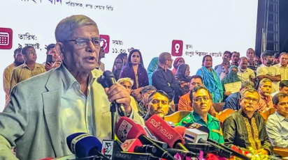 অনুষ্ঠানে বক্তব্য দিচ্ছেন বিএনপির মহাসচিব ও স্থানীয় সরকারমন্ত্রী মির্জা ফখরুল ইসলাম আলমগীর। ছবি: স্টার
