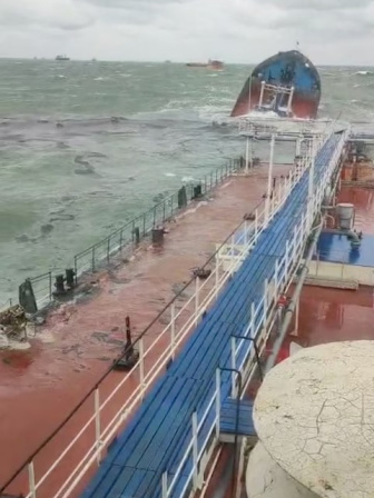 ভলগনেফ্ট ২৩৯ ট্যাংকারের ডেকের ছবি। ফাইল ছবি: রয়টার্স