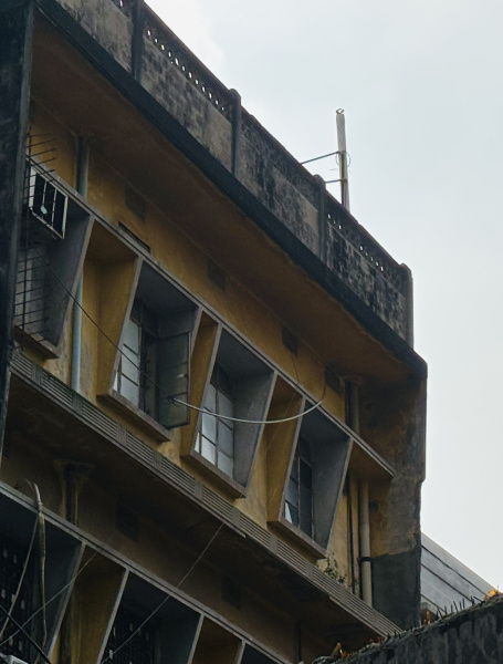 হেলানো লুভার্ড বা লাভার্ড জানালা