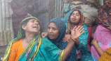 নিহতদের স্বজনের আহাজারি। ছবি: স্টার