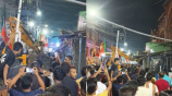 কলকাতার নিউমার্কেটে বুলডোজার দিয়ে মাংসের দোকান ভেঙে দেওয়া হচ্ছে। ছবি: ভিডিও থেকে স্ক্রিণশট