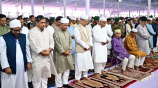 প্রধানমন্ত্রী তারেক রহমান ও রাষ্ট্রপতি মোহাম্মদ শাহাবুদ্দিন ঈদের দিন সকালে জাতীয় ঈদগাহে ঈদুল আজহার নামাজ আদায় করেন। ছবি: পিএমও