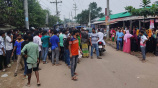 শ্রমিকদের সড়ক অবরোধ